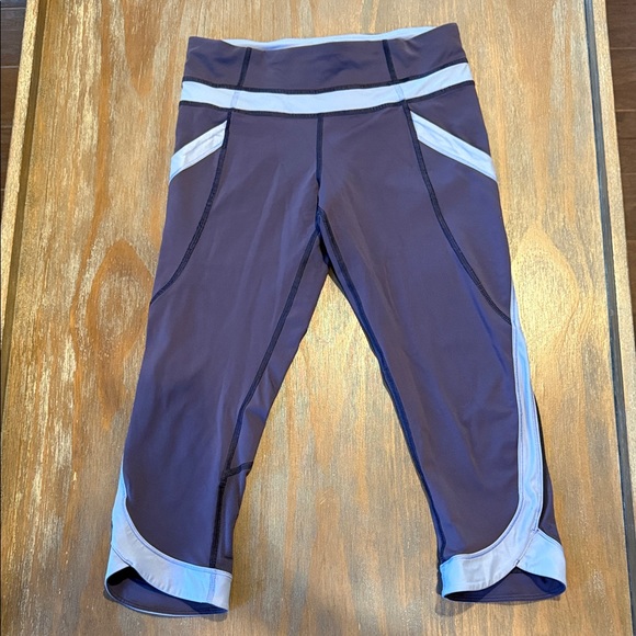 Lululemon Women’s Blue Athletic Capri Legging Size 6 - Picture 1 of 6